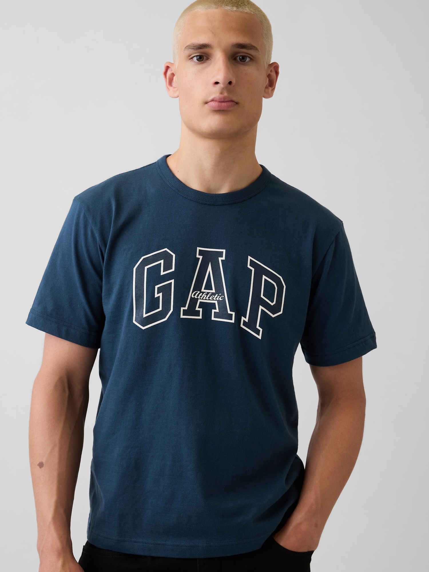 Машка Gap Athletic маица со лого – Night Shadow